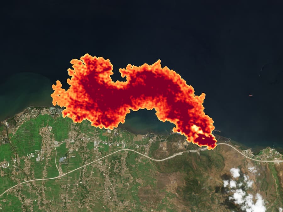 A satellite image from Tanager-2 shows a large carbon dioxide plume in Indonesia